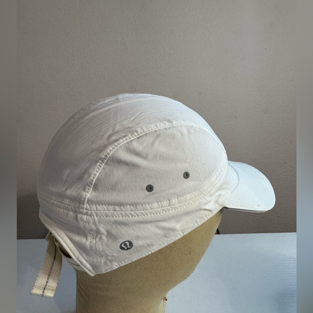Lululemon - Fast and Free Running Hat in Bone